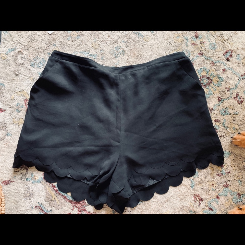 LC Lauren Conrad Scalloped Shorts